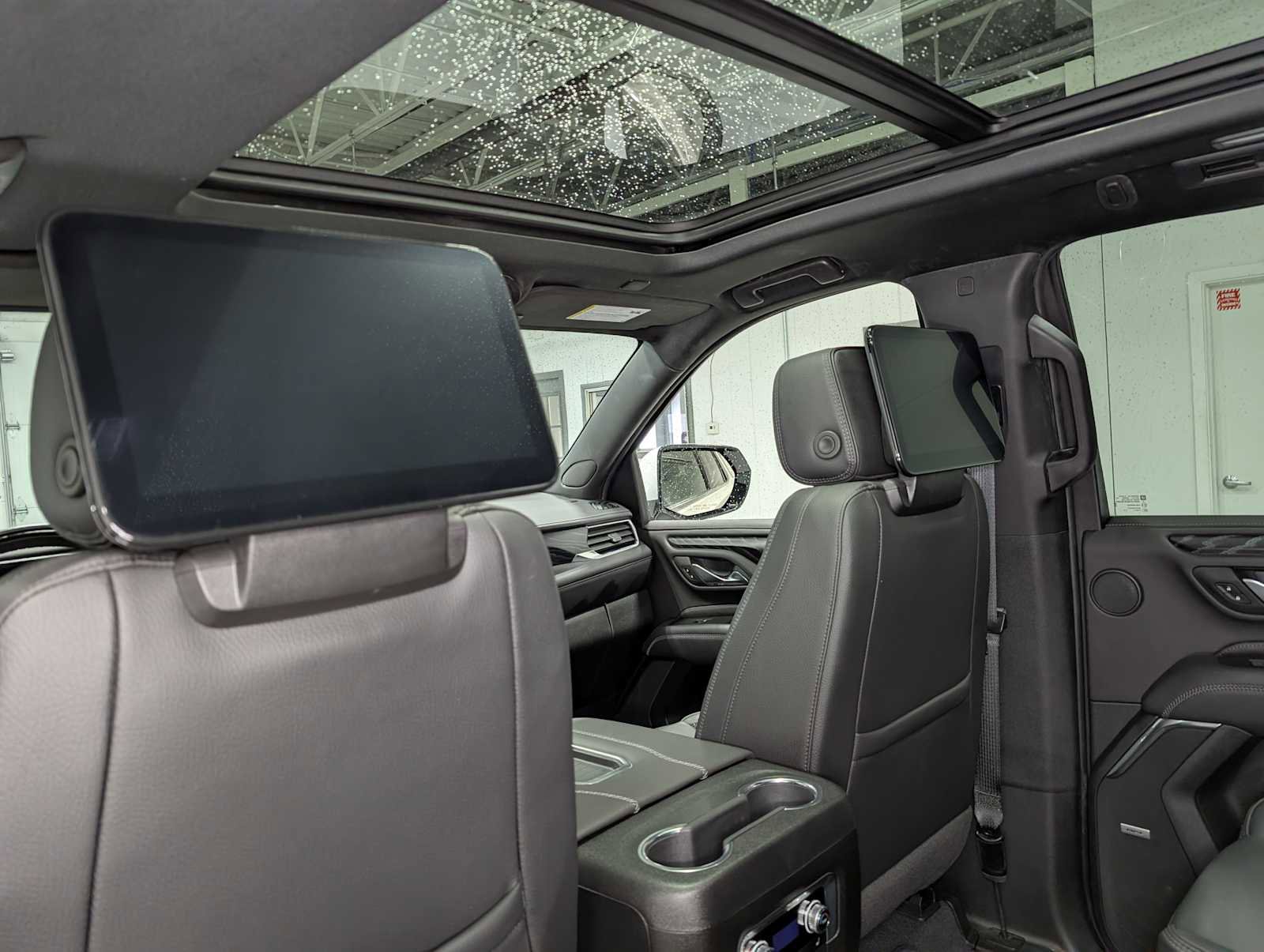 Used 2024 GMC Yukon Denali w/ Advanced Technology Package image 25