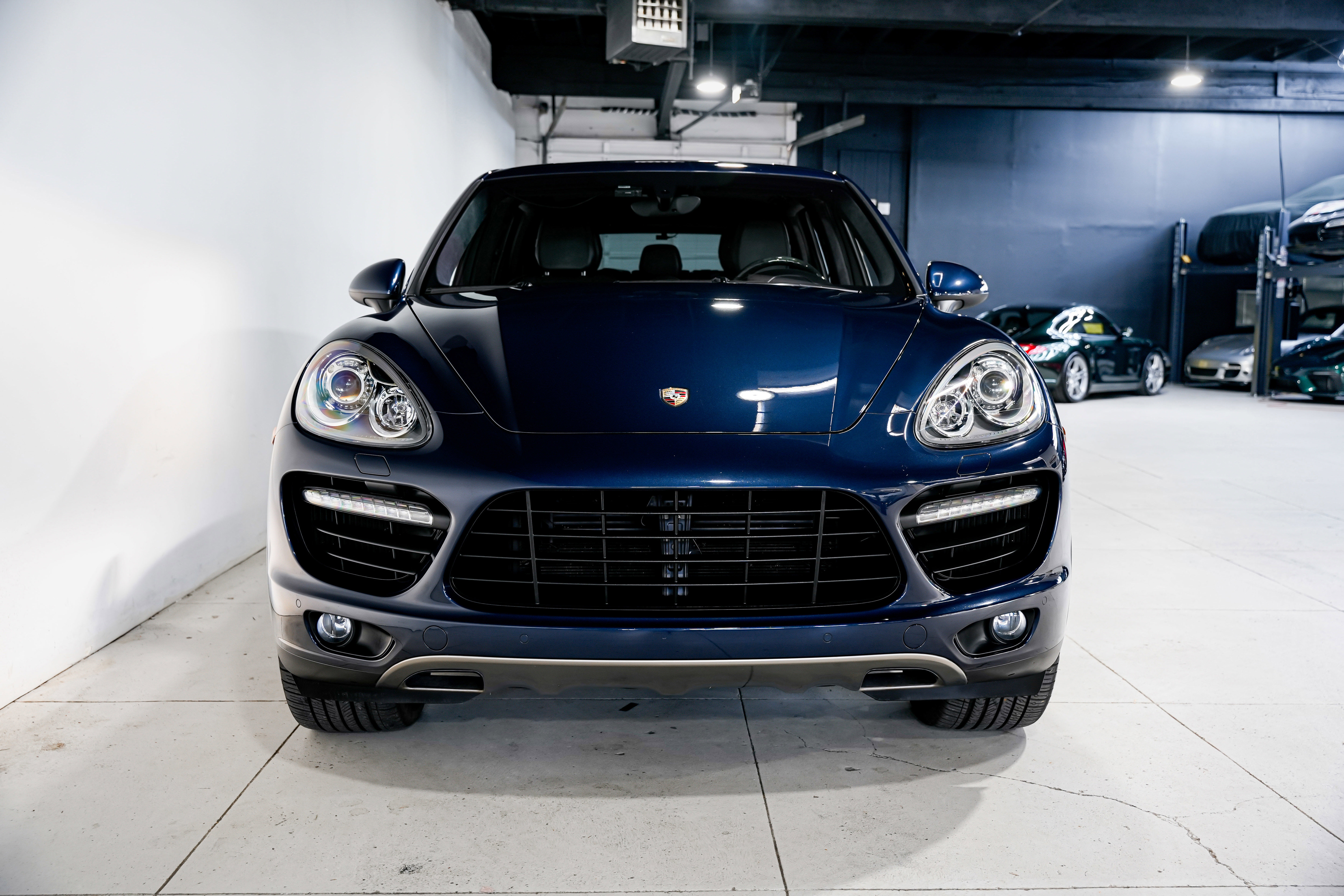 Used 2012 Porsche Cayenne Turbo image 5