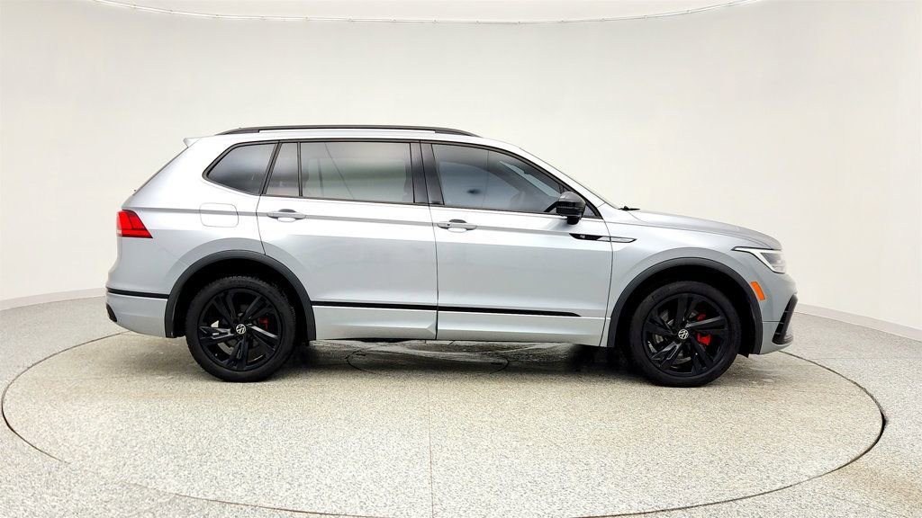 Used 2024 Volkswagen Tiguan SE R-Line image 4