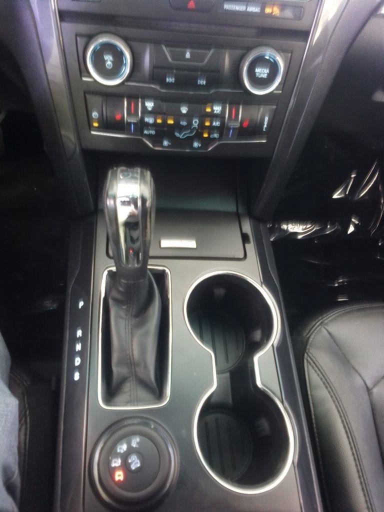 Used 2016 Ford Explorer XLT w/ Equipment Group 202A AWD/4WD image 11