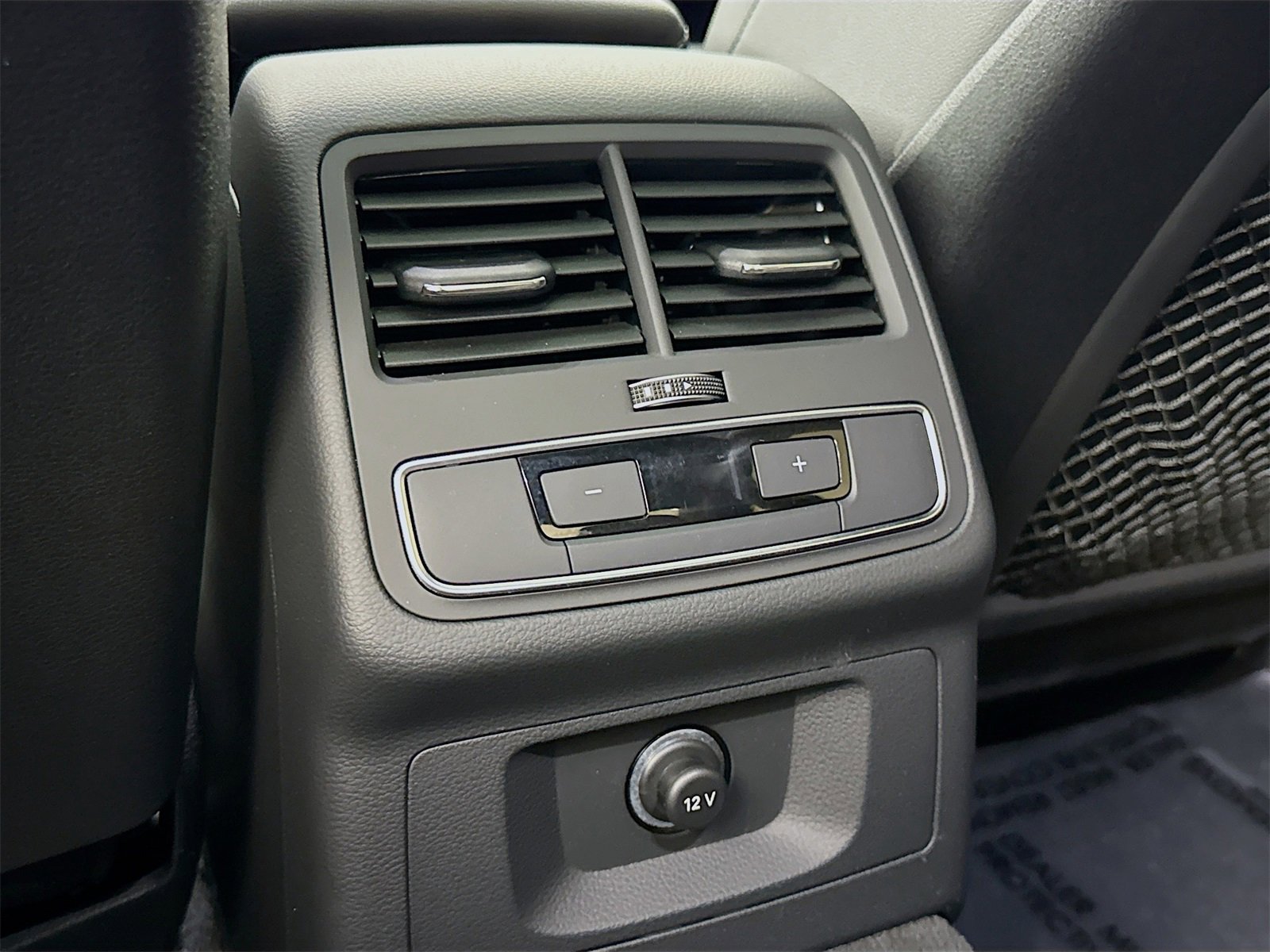 Used 2024 Audi A4 2.0T Premium w/ Convenience Package image 25