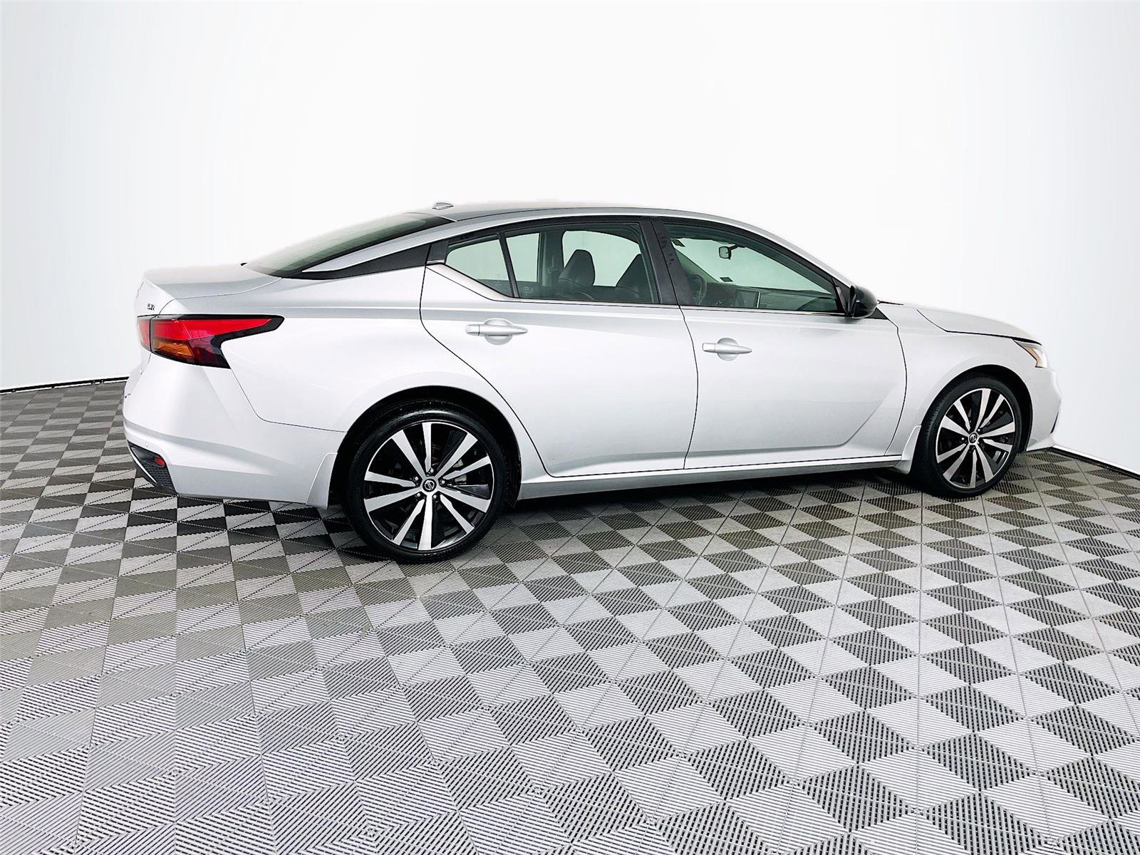 Used 2021 Nissan Altima 2.5 SR image 11