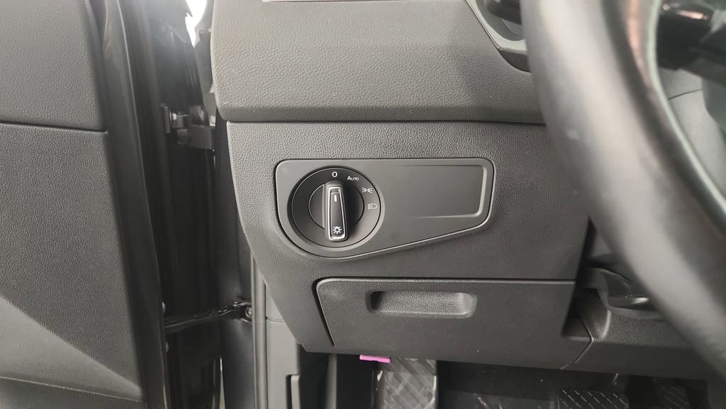 Used 2018 Volkswagen Tiguan SEL image 21