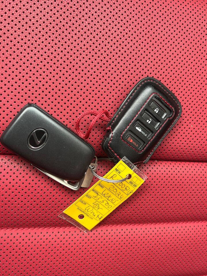 Used 2024 Lexus IS 500 RWD image 19