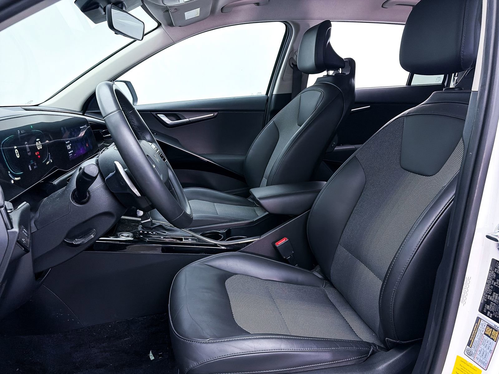 Used 2023 Kia Niro EX FWD image 18