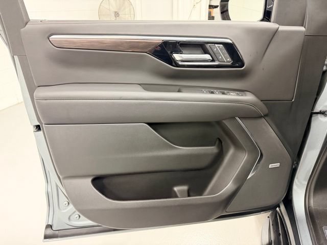 Certified 2026 Chevrolet Suburban Premier AWD/4WD image 22