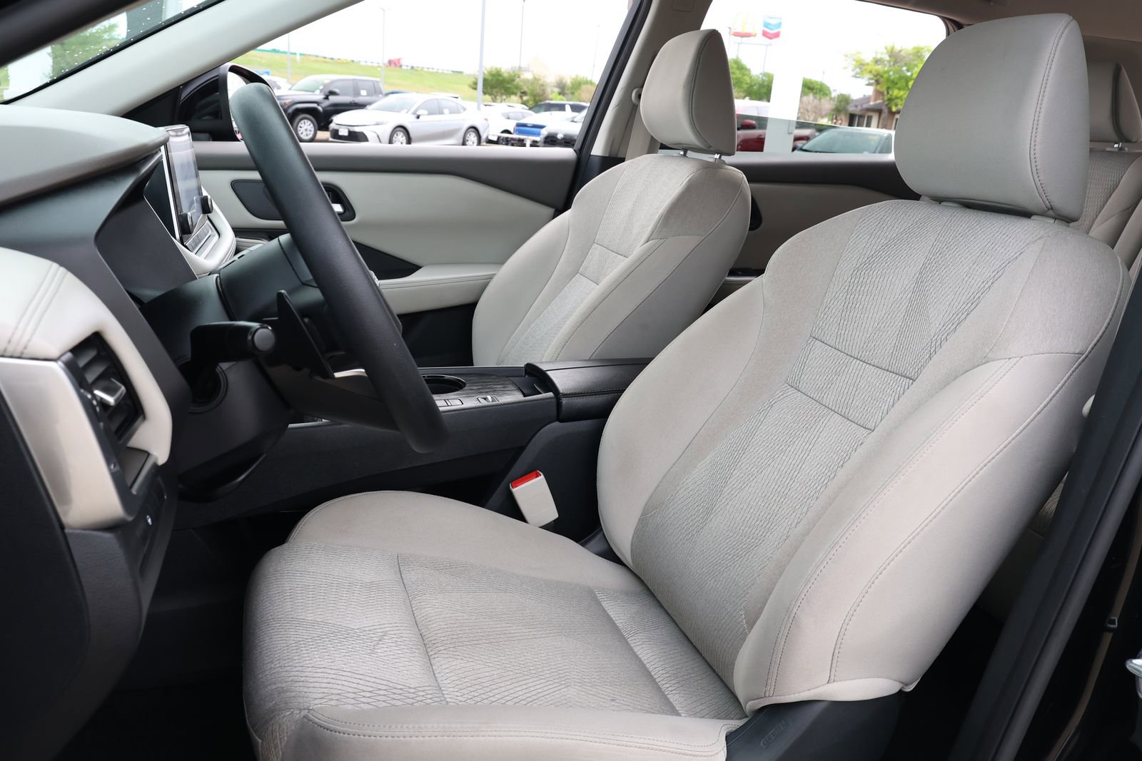 Used 2024 Nissan Rogue SV image 28