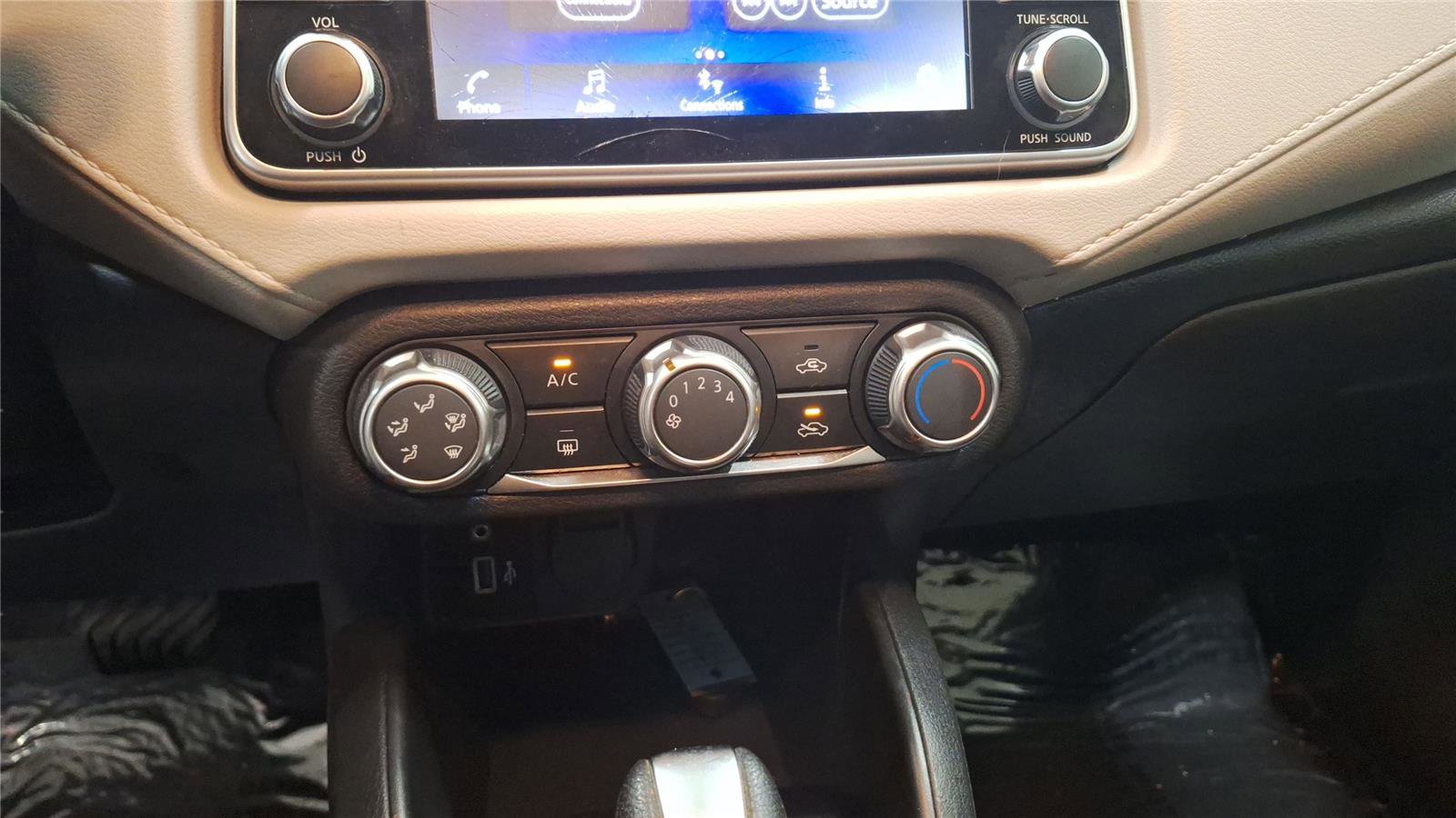Used 2022 Nissan Versa SV w/ Trunk Package image 18