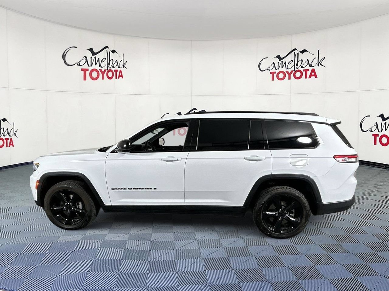 Used 2023 Jeep Grand Cherokee L Limited w/ Luxury Tech Group II AWD/4WD image 5