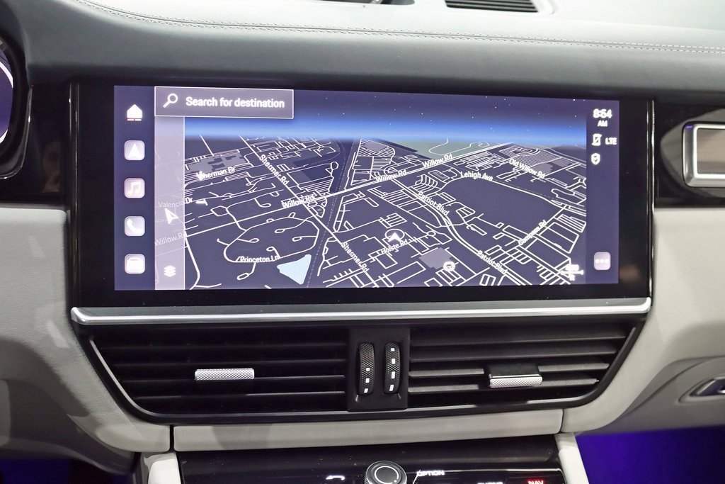 Used 2023 Porsche Cayenne Platinum Edition image 18