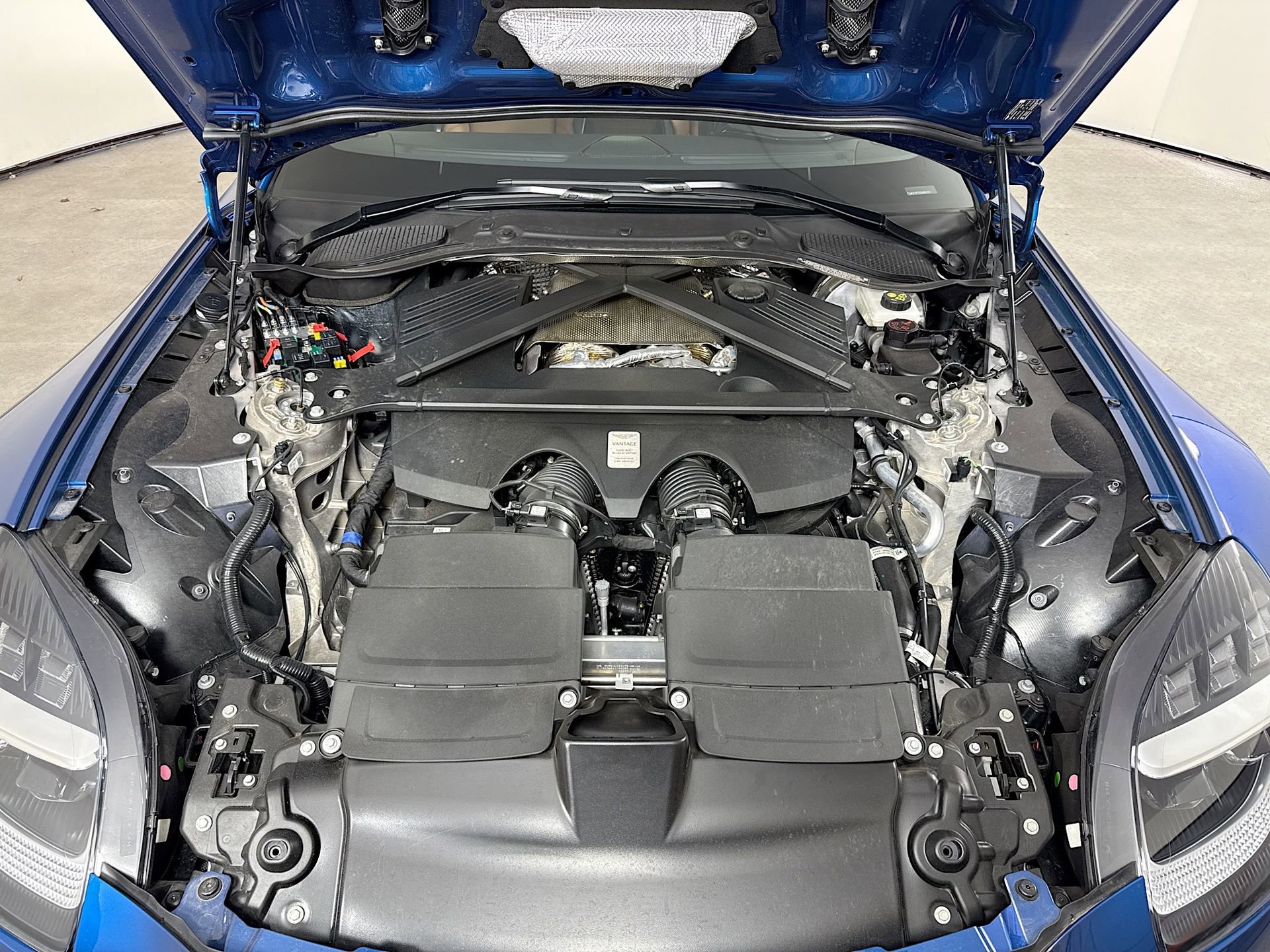 Used 2025 Aston Martin V8 Vantage Coupe image 20