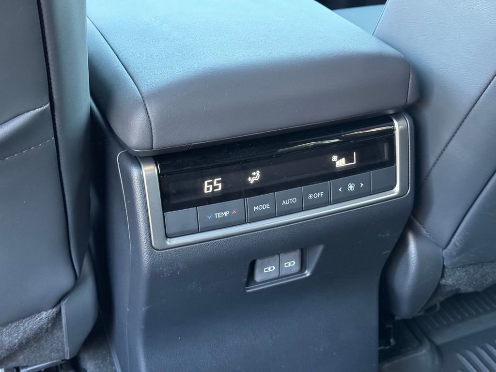 Used 2025 Lexus GX 550 image 17