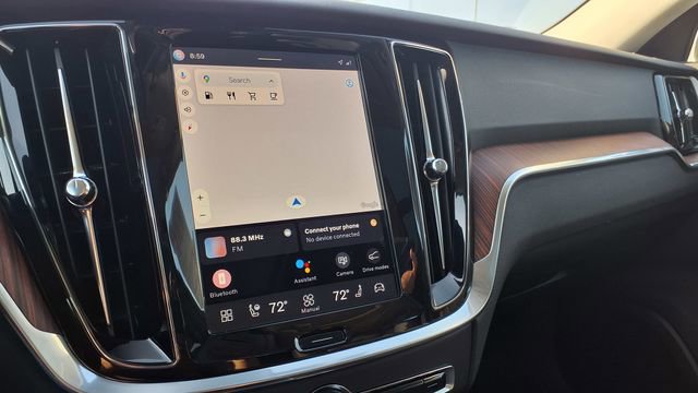 Certified 2025 Volvo V60 B5 Cross Country Plus image 25