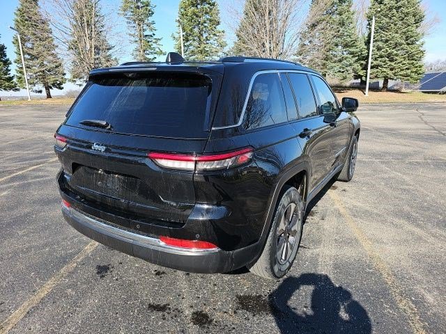 Used 2022 Jeep Grand Cherokee Limited 4xe w/ Luxury Tech Group II AWD/4WD image 6