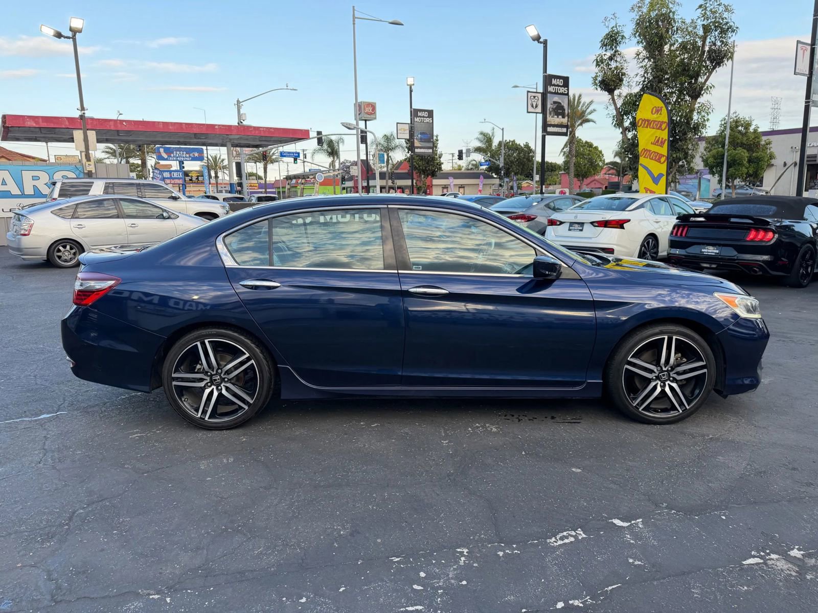 Used 2017 Honda Accord Sport image 7