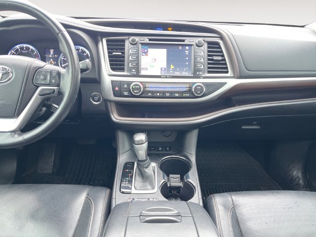 Used 2014 Toyota Highlander Limited Platinum AWD/4WD image 11
