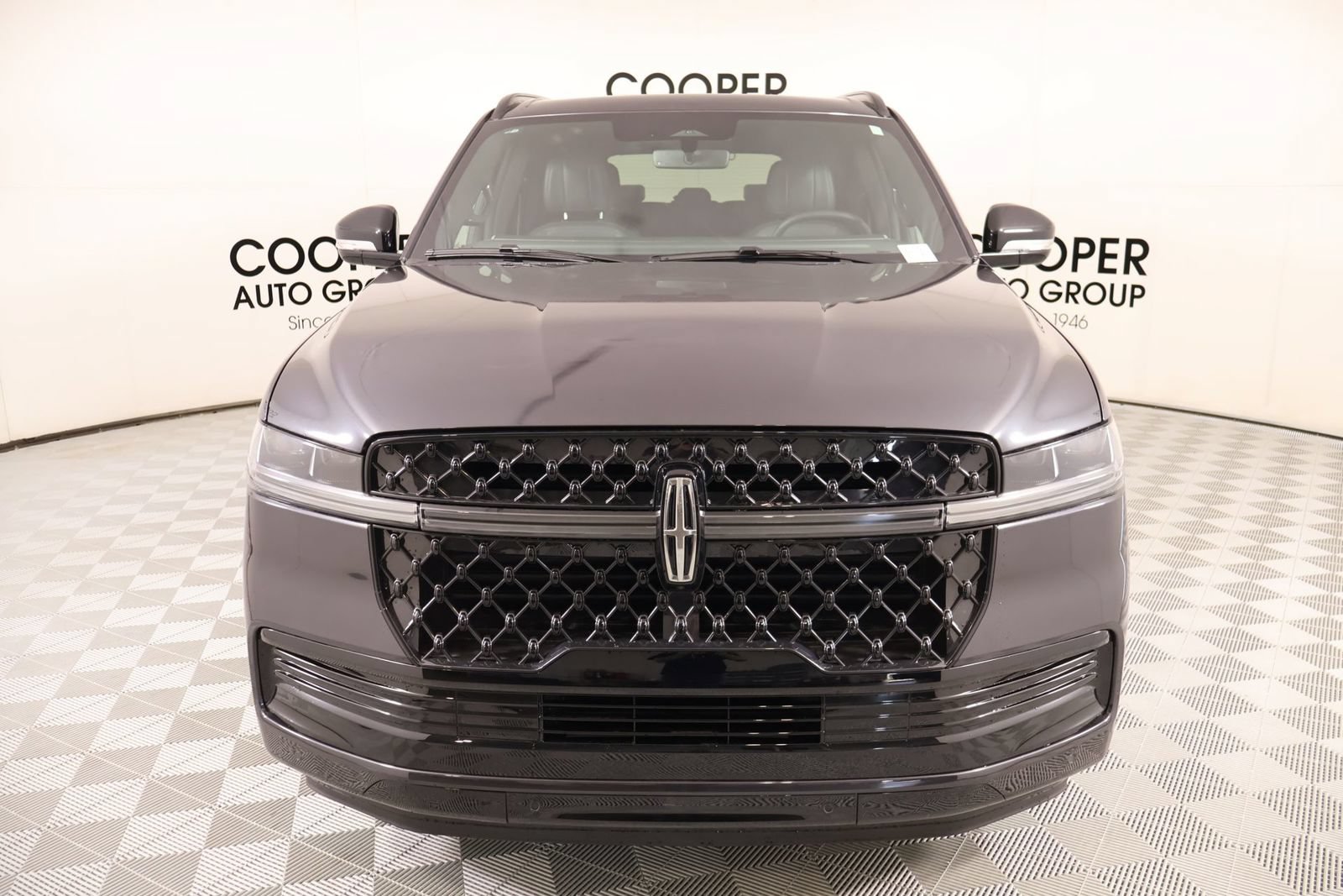 New 2025 Lincoln Navigator Reserve w/ Jet Appearance Package AWD/4WD image 10