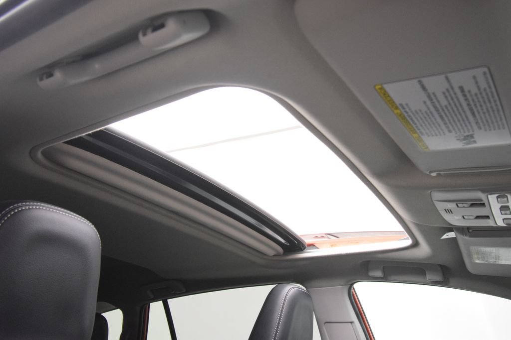 Used 2015 Toyota RAV4 Limited w/ Technology Package AWD/4WD image 18