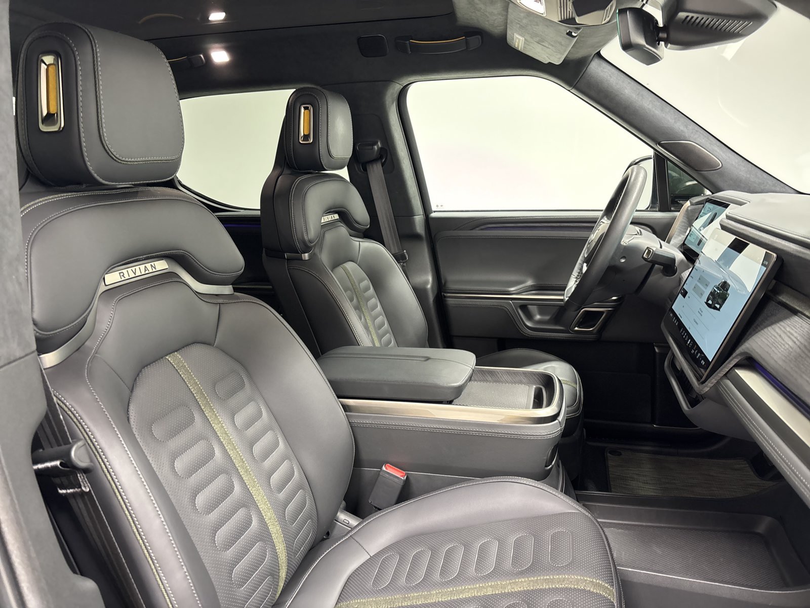 Used 2024 Rivian R1T Adventure Dual AWD/4WD image 23