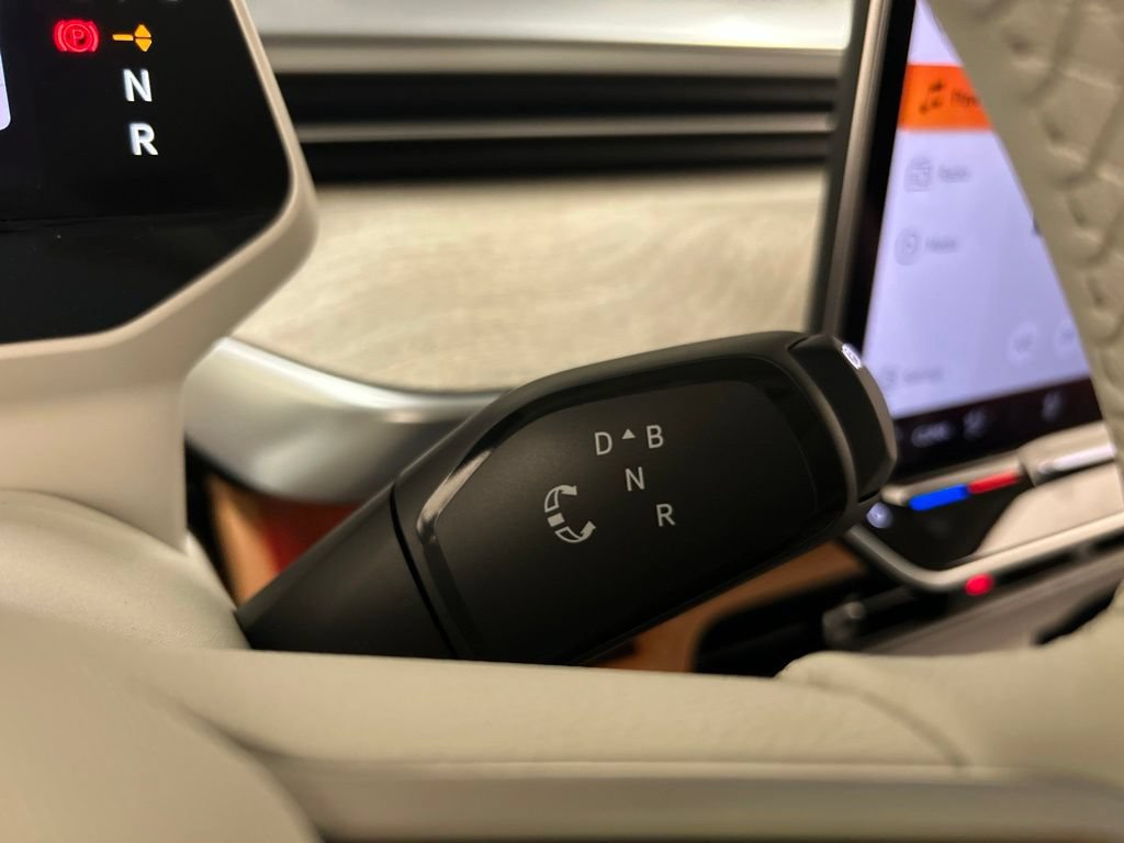 Used 2025 Volkswagen ID. Buzz 1st Edition AWD/4WD image 24