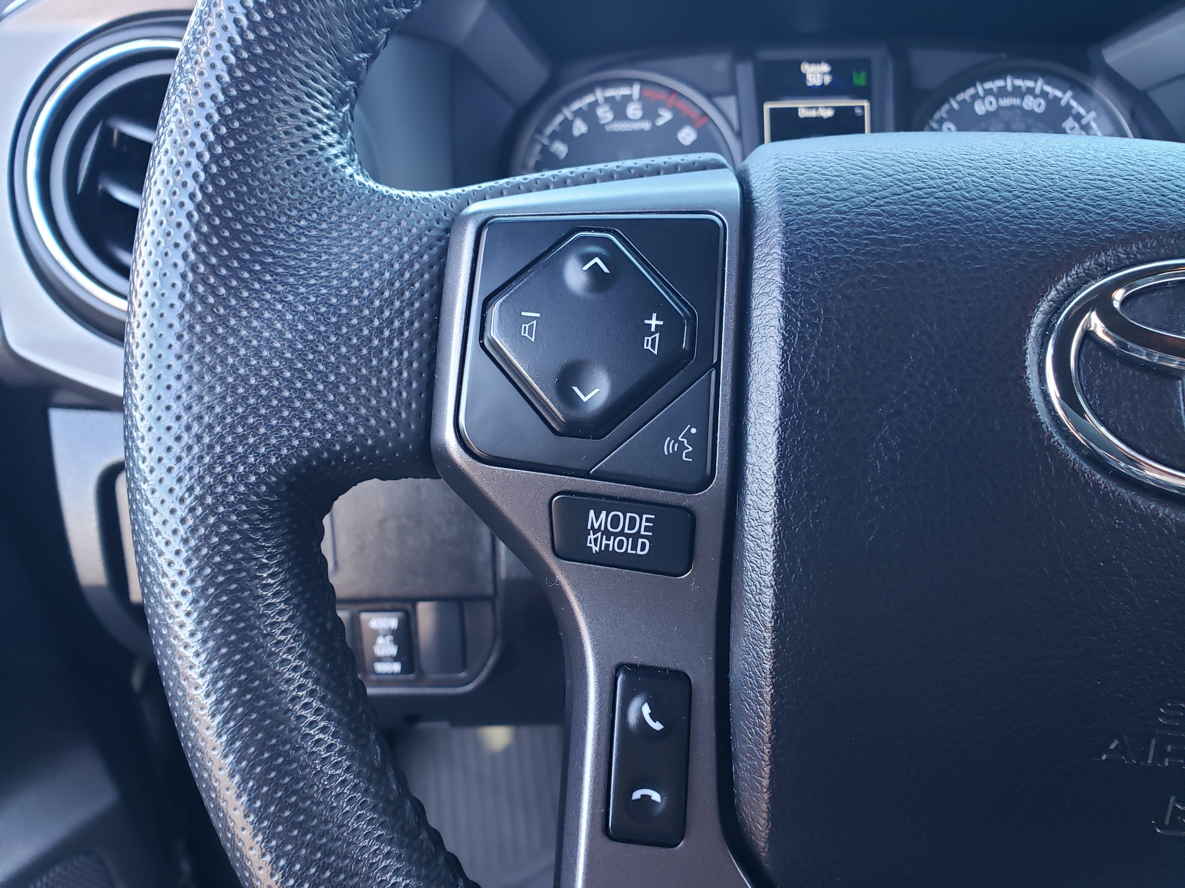 Used 2022 Toyota Tacoma TRD Off-Road w/ Technology Package image 16