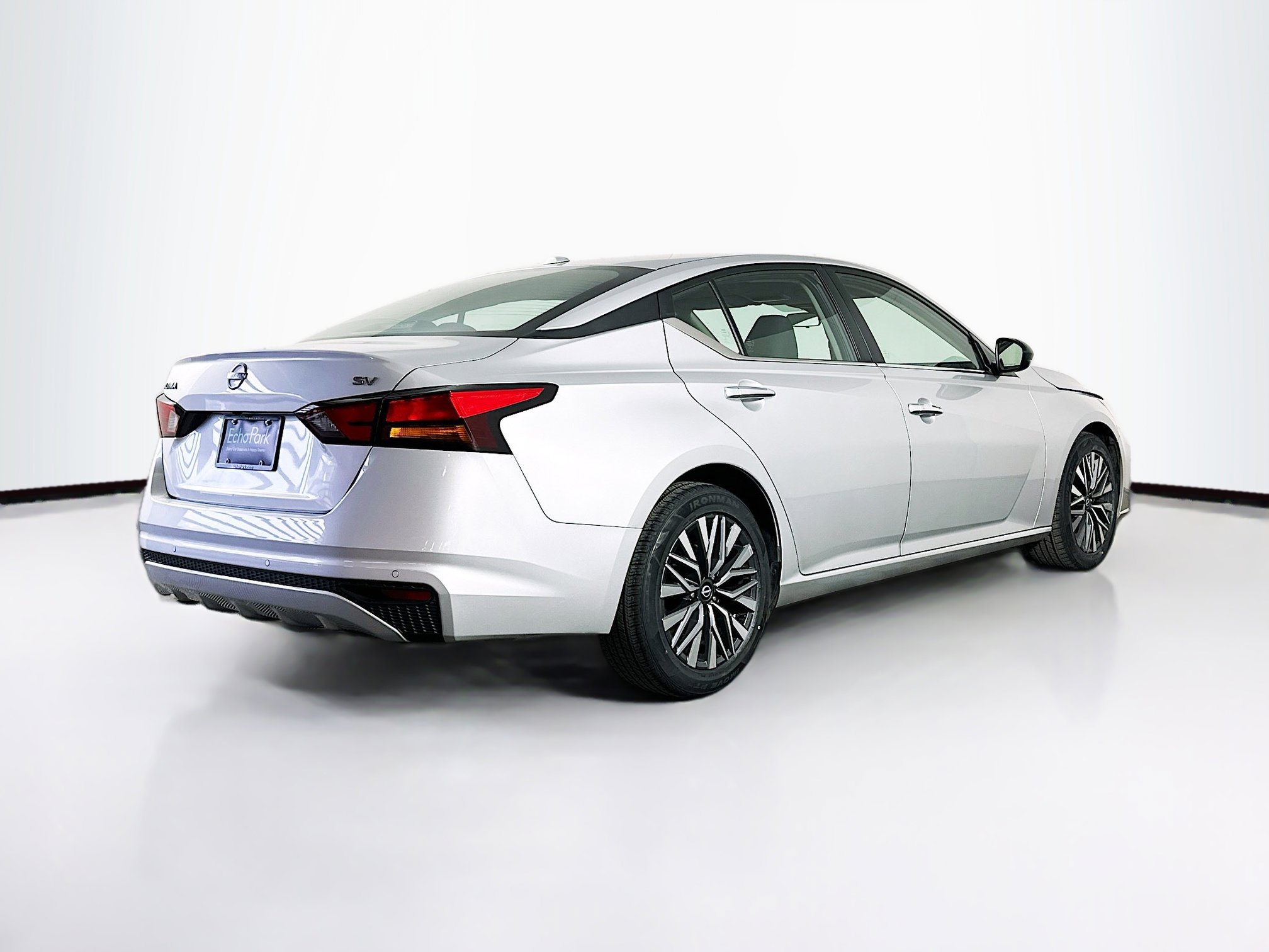 Used 2024 Nissan Altima 2.5 SV image 9