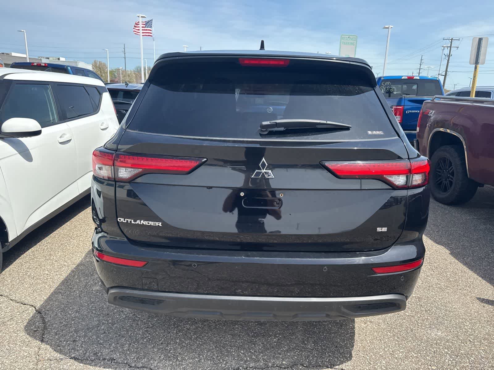 Used 2024 Mitsubishi Outlander SE AWD/4WD image 11