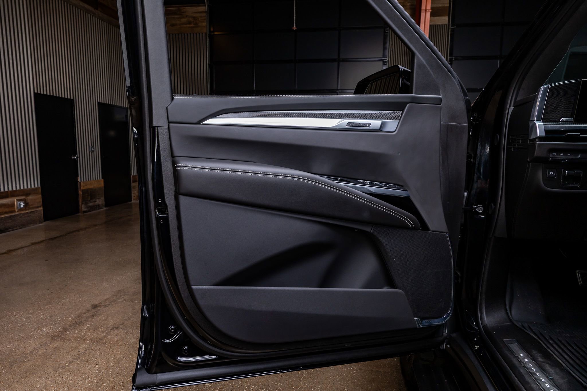 Used 2026 Cadillac Escalade ESV V image 37