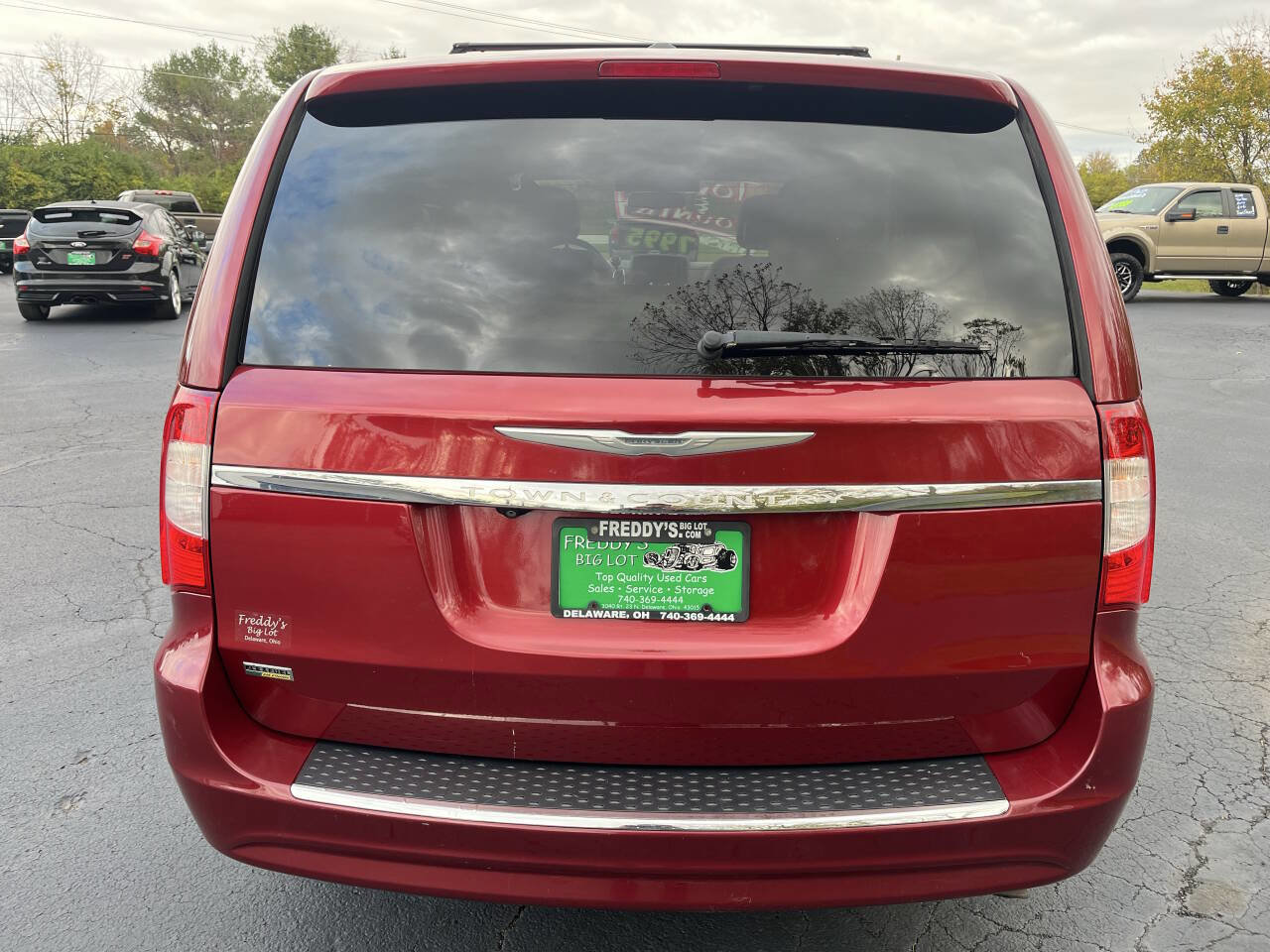 Used 2015 Chrysler Town & Country Touring image 6