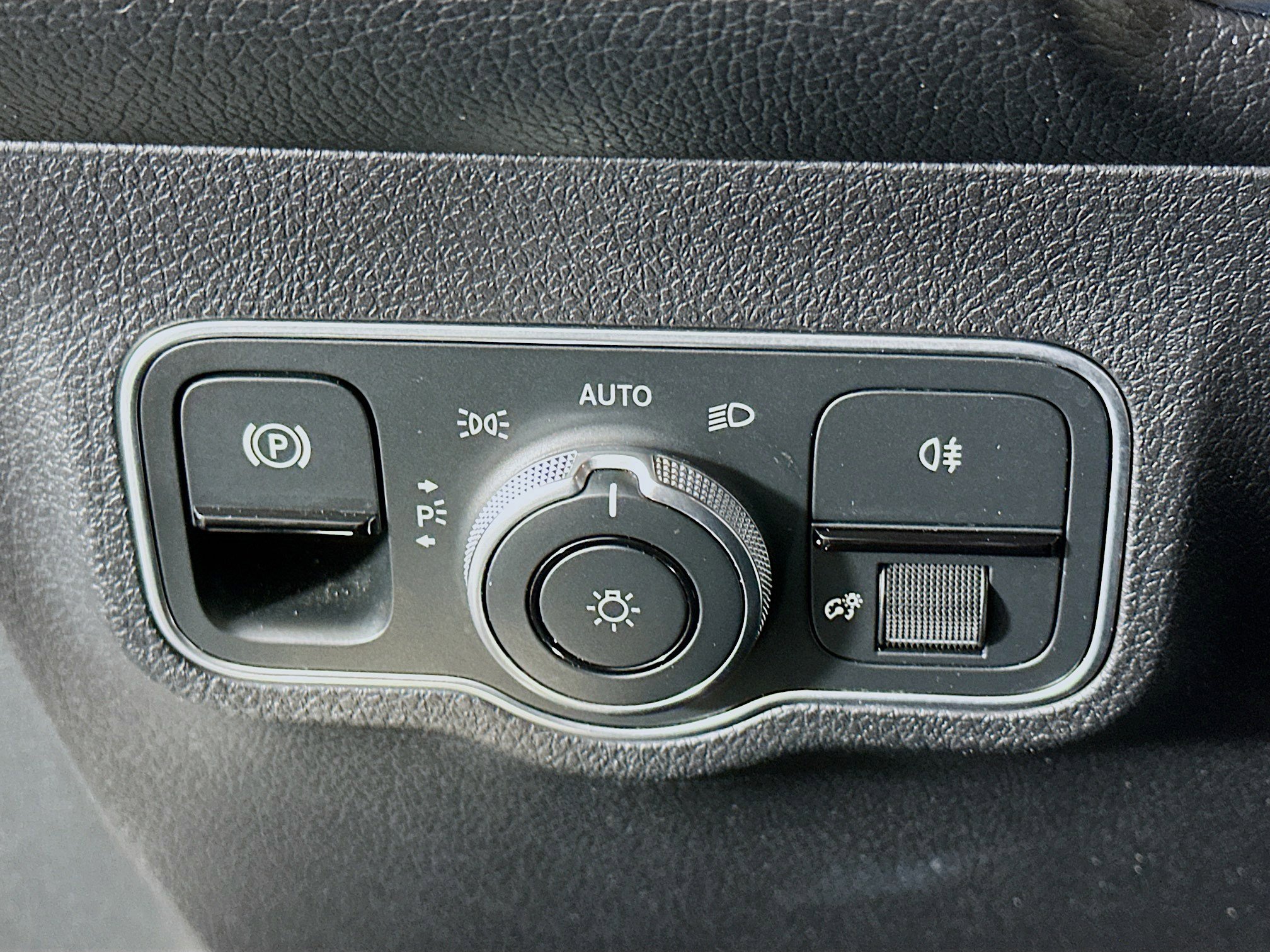 Used 2024 Mercedes-Benz EQB 250+ image 17