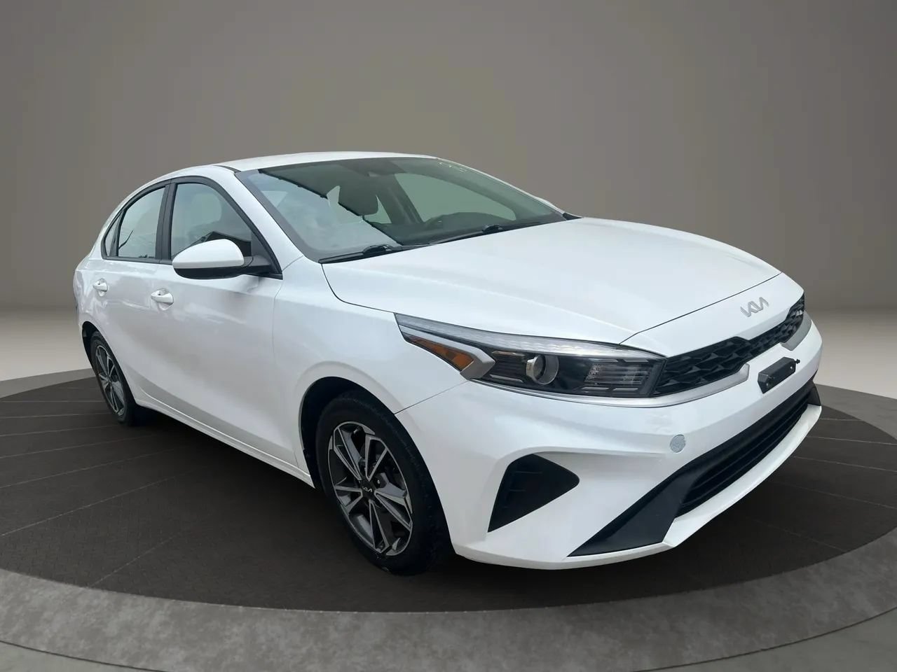 Used 2022 Kia Forte LXS FWD image 3