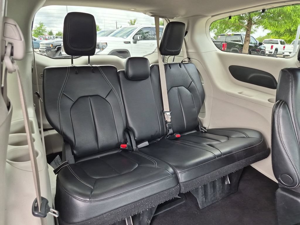 Used 2022 Chrysler Pacifica Touring-L FWD image 33