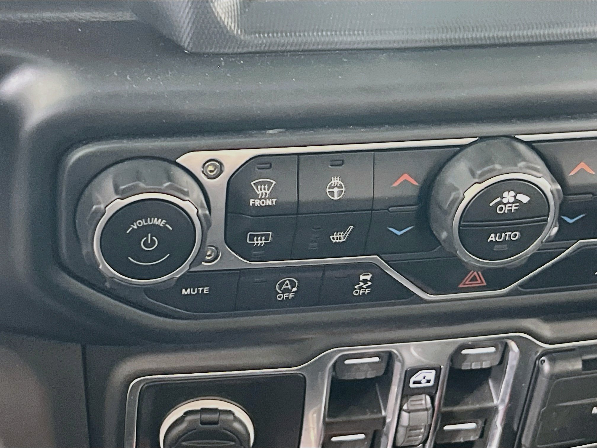Used 2023 Jeep Gladiator Rubicon w/ LED Lighting Group AWD/4WD image 20
