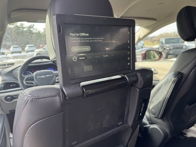 Used 2022 Chrysler Pacifica Touring-L w/ Uconnect Theater Family Group image 33