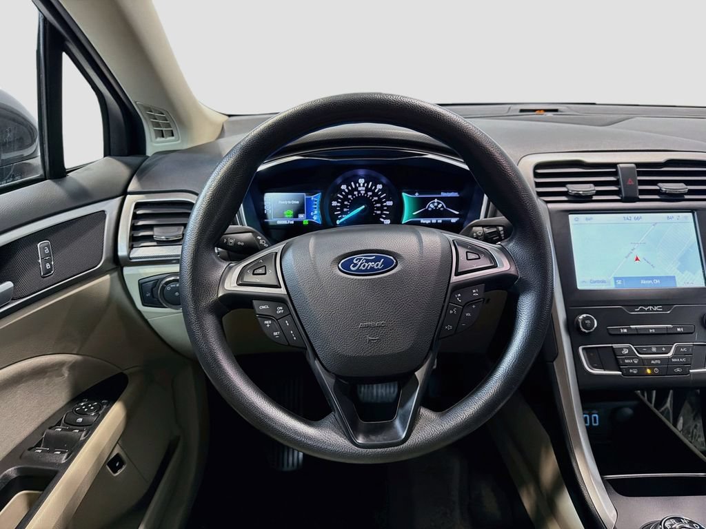 Used 2020 Ford Fusion SE FWD image 21