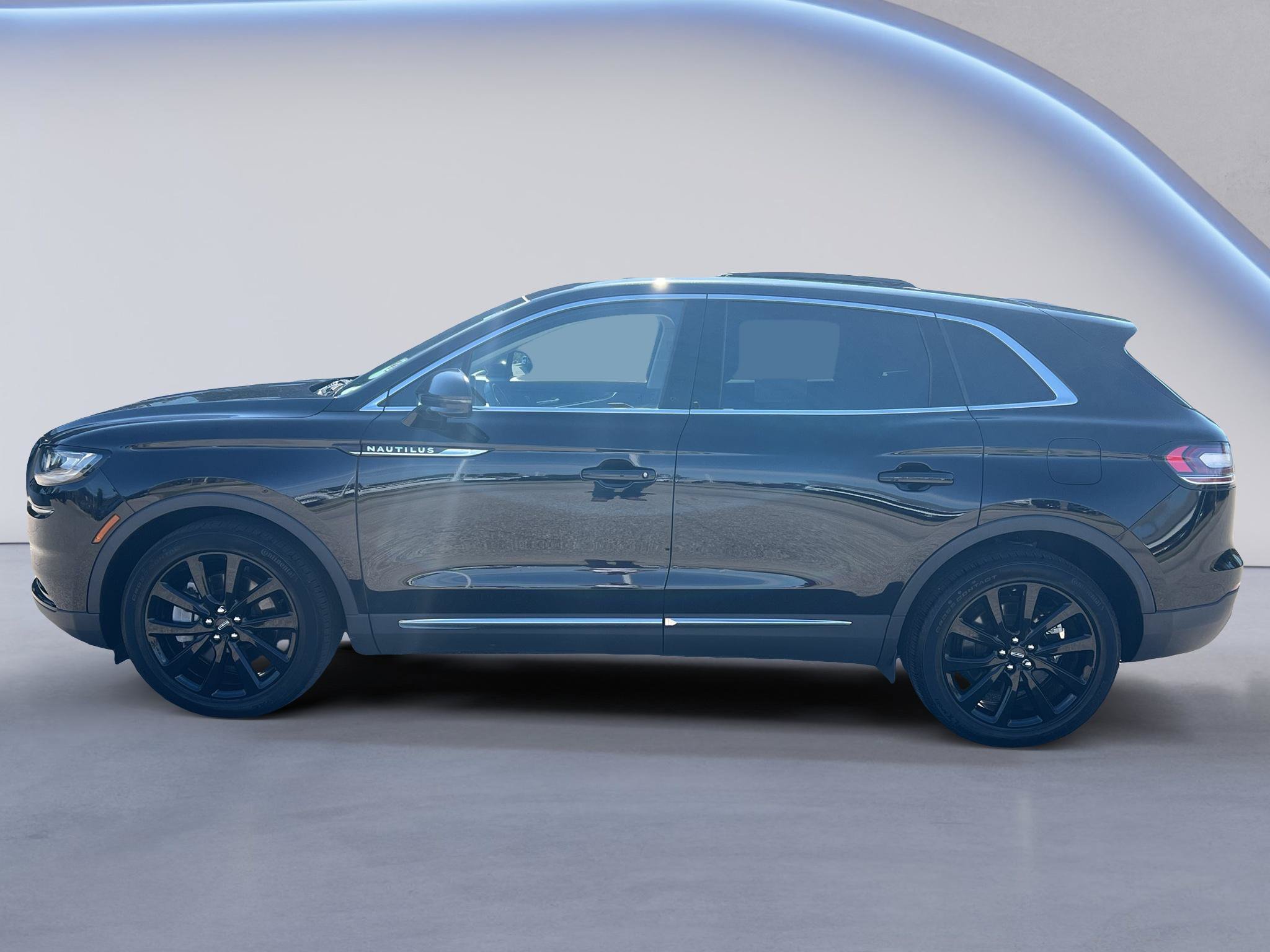 Used 2023 Lincoln Nautilus Reserve w/ Monochromatic Package AWD/4WD image 4