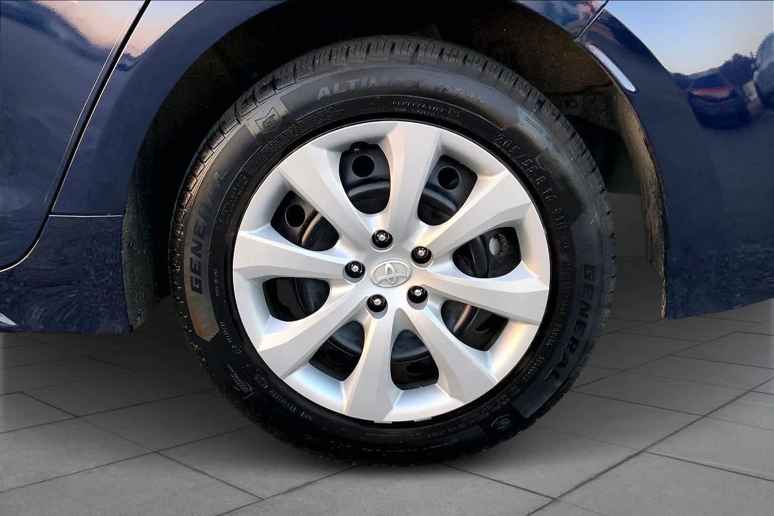 Used 2023 Toyota Corolla LE FWD image 11