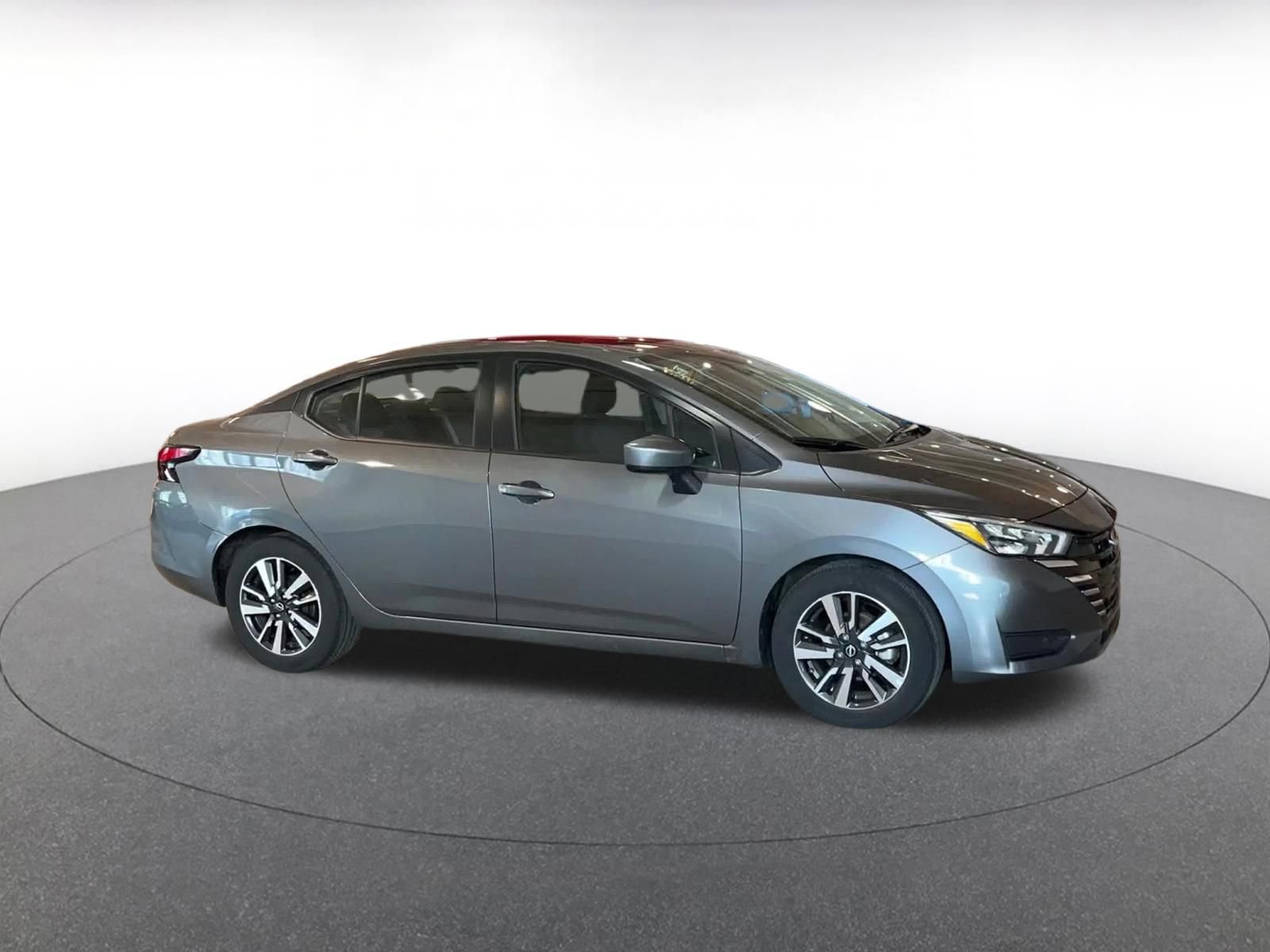 Used 2025 Nissan Versa SV image 2