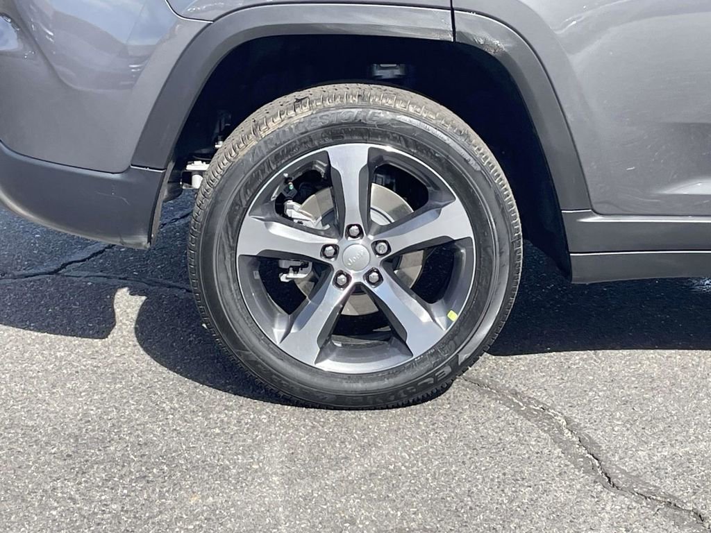 New 2026 Jeep Grand Cherokee Limited w/ Luxury Tech Group II image 12