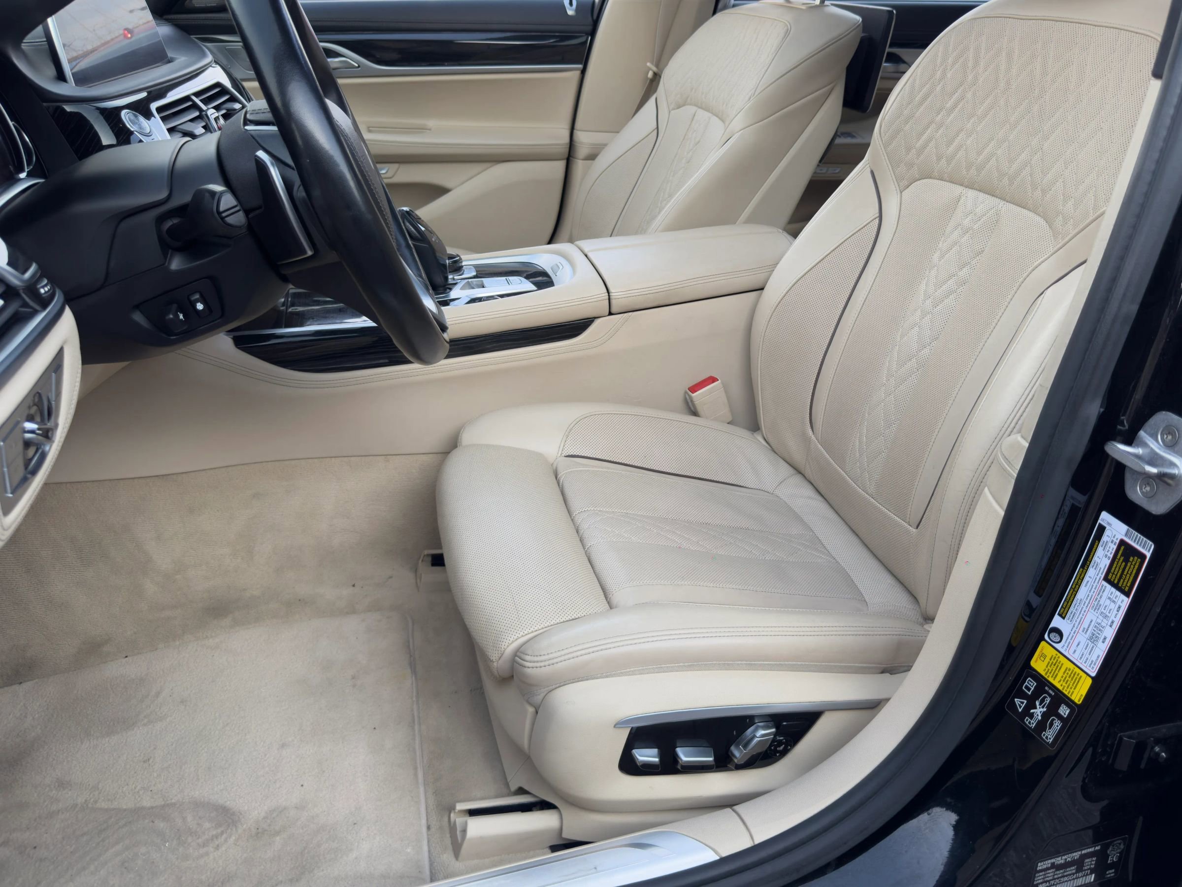 Used 2016 BMW 750Li xDrive image 13