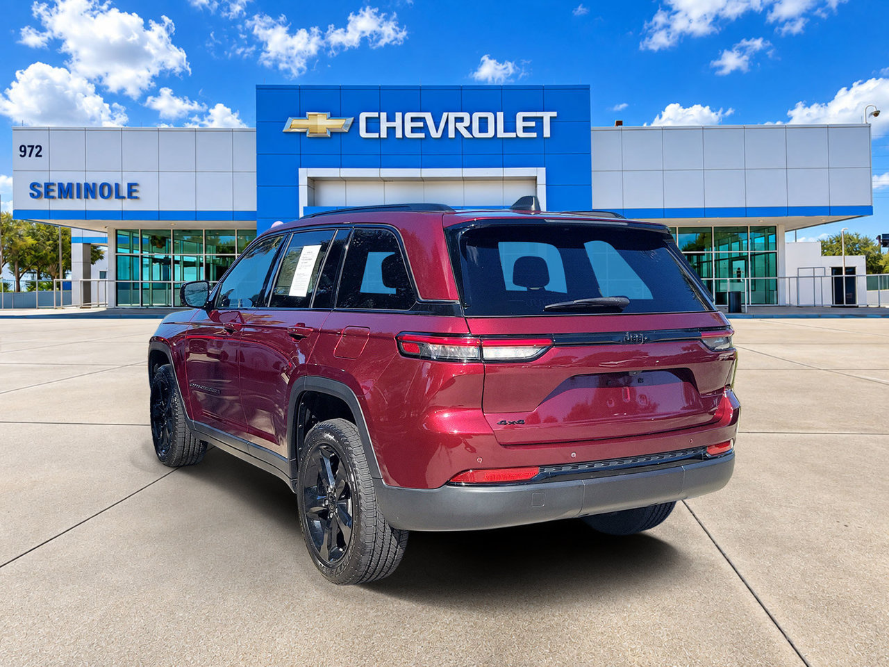 Used 2023 Jeep Grand Cherokee Altitude AWD/4WD image 4