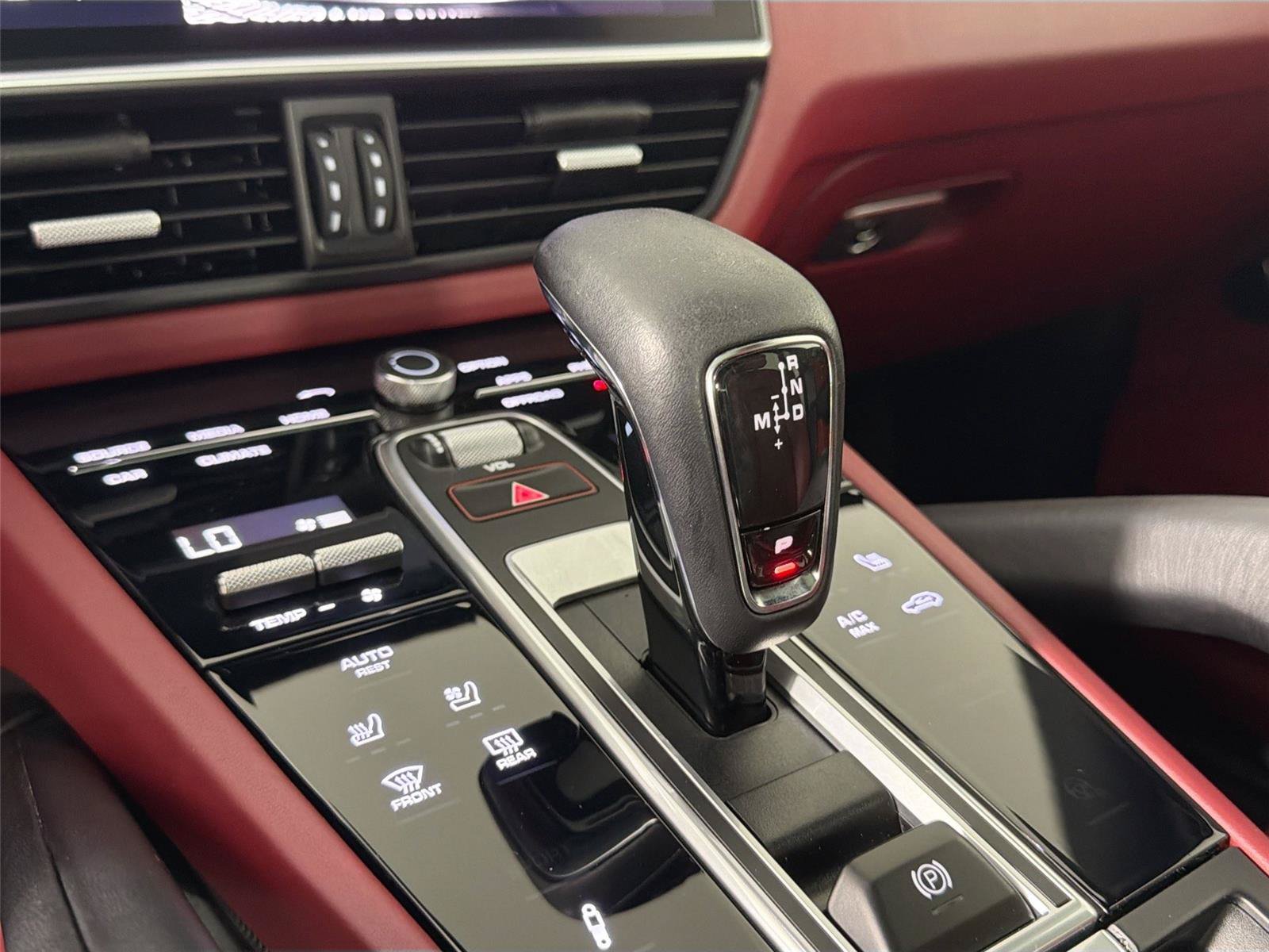 Certified 2023 Porsche Cayenne Platinum Edition AWD/4WD image 33
