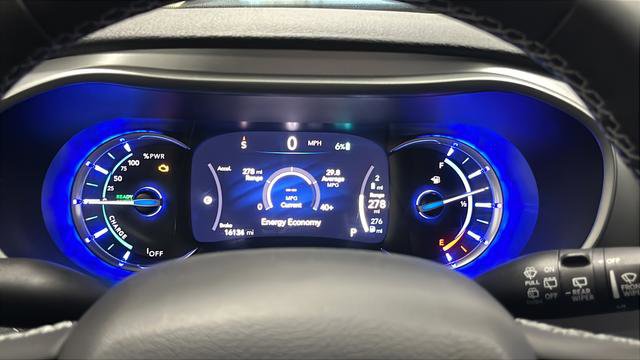 Used 2023 Chrysler Pacifica Touring-L w/ S Appearance Package FWD image 16