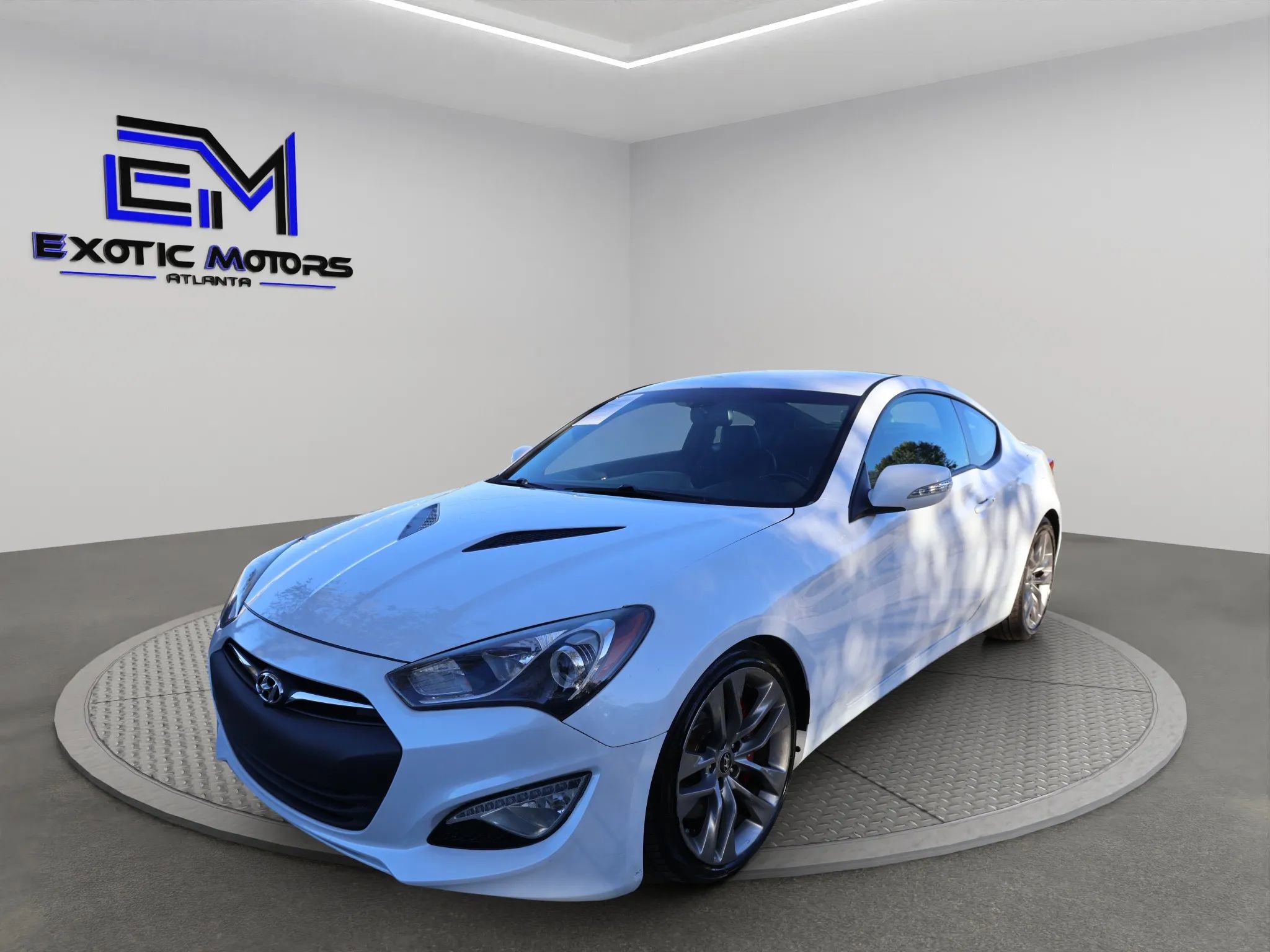 Used 2016 Hyundai Genesis Coupe 3.8 image 1