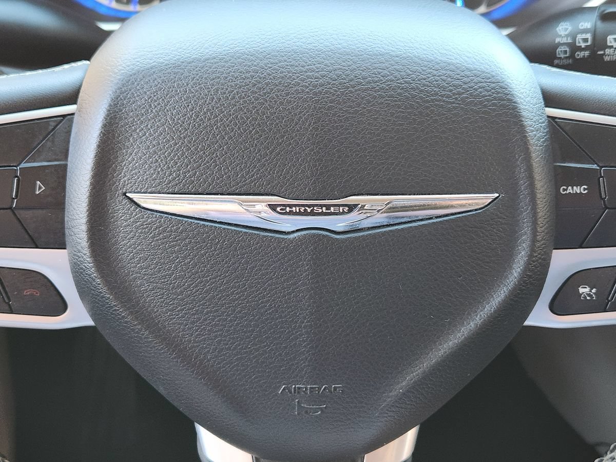 Used 2022 Chrysler Pacifica Touring-L FWD image 47