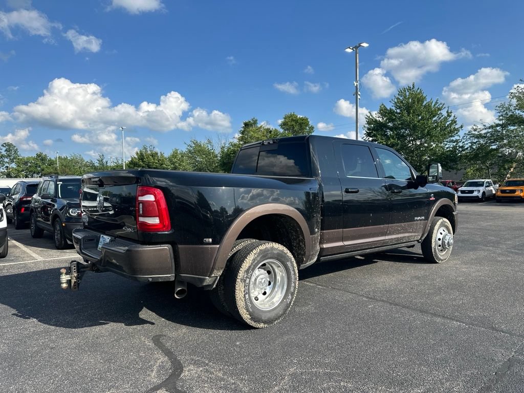 Used 2024 RAM 3500 Limited w/ Towing Technology Group AWD/4WD image 3