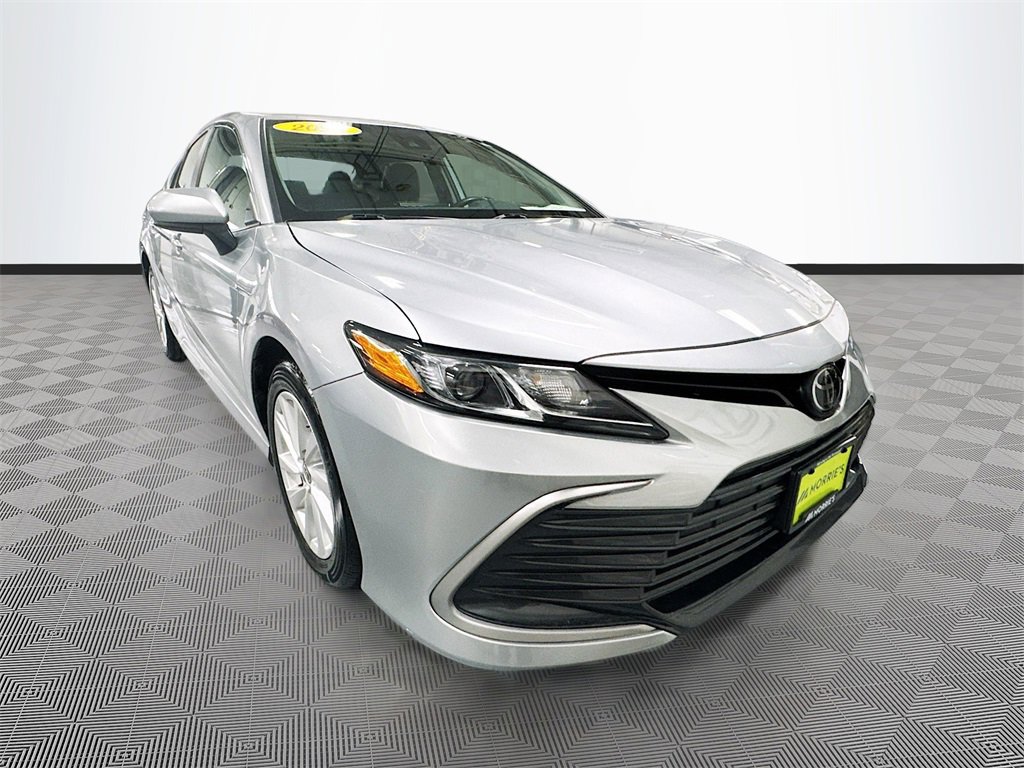 Used 2024 Toyota Camry LE image 3