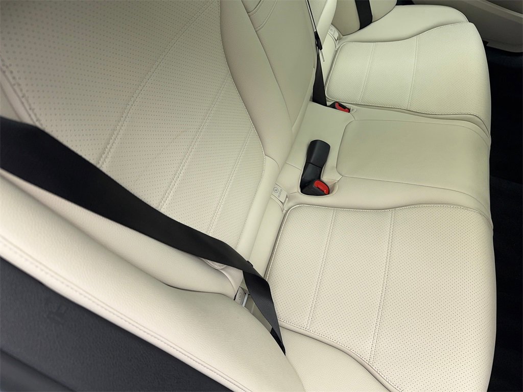 Used 2025 Mercedes-Benz C 300 Sedan image 53