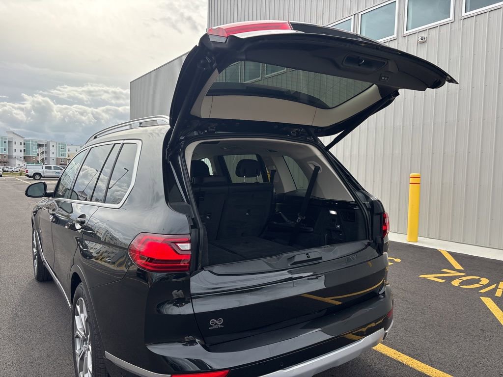 Used 2022 BMW X7 xDrive40i w/ Premium Package image 18
