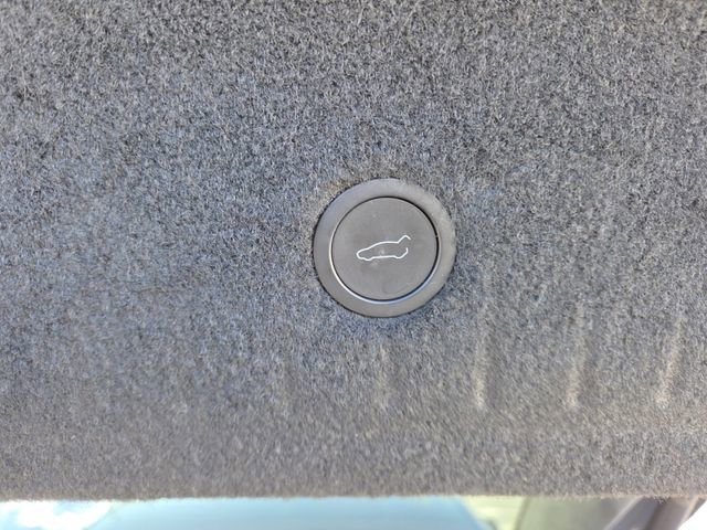 Used 2022 Tesla Model S Plaid image 11